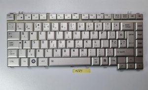 QWERTY UK TOSHIBA A200 A210 M200 M206 TIPKOVNICA, KFRSBA124A, PK130180340 SIVA (SLO gravura) - rabljeno