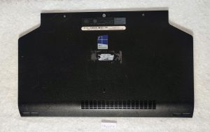 Zamenjajte in nadgradite spodnji pokrov osnovne enote prenosnika Dell E5530 - Originalni spodnji pokrov za izboljšano vzdržljivost in slog. - rabljeno