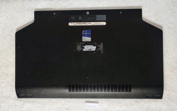 Zamenjajte in nadgradite spodnji pokrov osnovne enote prenosnika Dell E5530 - Originalni spodnji pokrov za izboljšano vzdržljivost in slog. - rabljeno