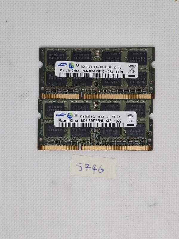 BULK 2 x Samsung 2GB 2Rx8 PC3-8500S DDR3 1066MHz SODIMM pomnilniški modul za prenosnike - rabljeno