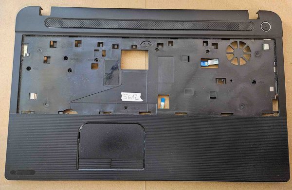 Palmrest + Touchpad in plošča za gumb za vklop za Toshiba Satellite C50D-A-133 - rabljeno