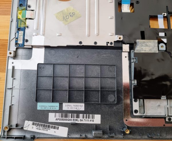 Naslon za dlani + sledilna ploščica Acer Aspire 5630 5650 15,4" Genuine Silver Black AP008000G00 - slika 3