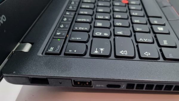 Lenovo ThinkPad T470 (i5-6300U, 8 GB RAM, 240 GB NVME SSD, FHD na dotik) – strokovno pregledan rabljeni prenosnik - slika 5