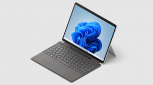 Prenosnik Microsoft Surface Pro 8 / i7 / RAM 16 GB / 256GB SSD / 13,3″ 2880x1920